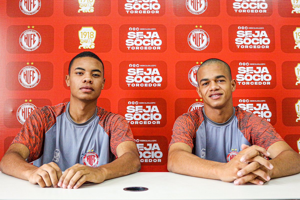 HercilioLuz1918's tweet photo. Primeira convocação, primeiro jogo como profissional e primeira entrevista! ✅

A última semana foi intensa pros garotos Raí e Emanuel, crias da base do Leão Do Sul. 

►  https://t.co/HfDblmK84B

📸 Gustavo Mejía | HLFC

#LeãoDoSul #CatarinenseSérieA https://t.co/Uk4tevKWe9
