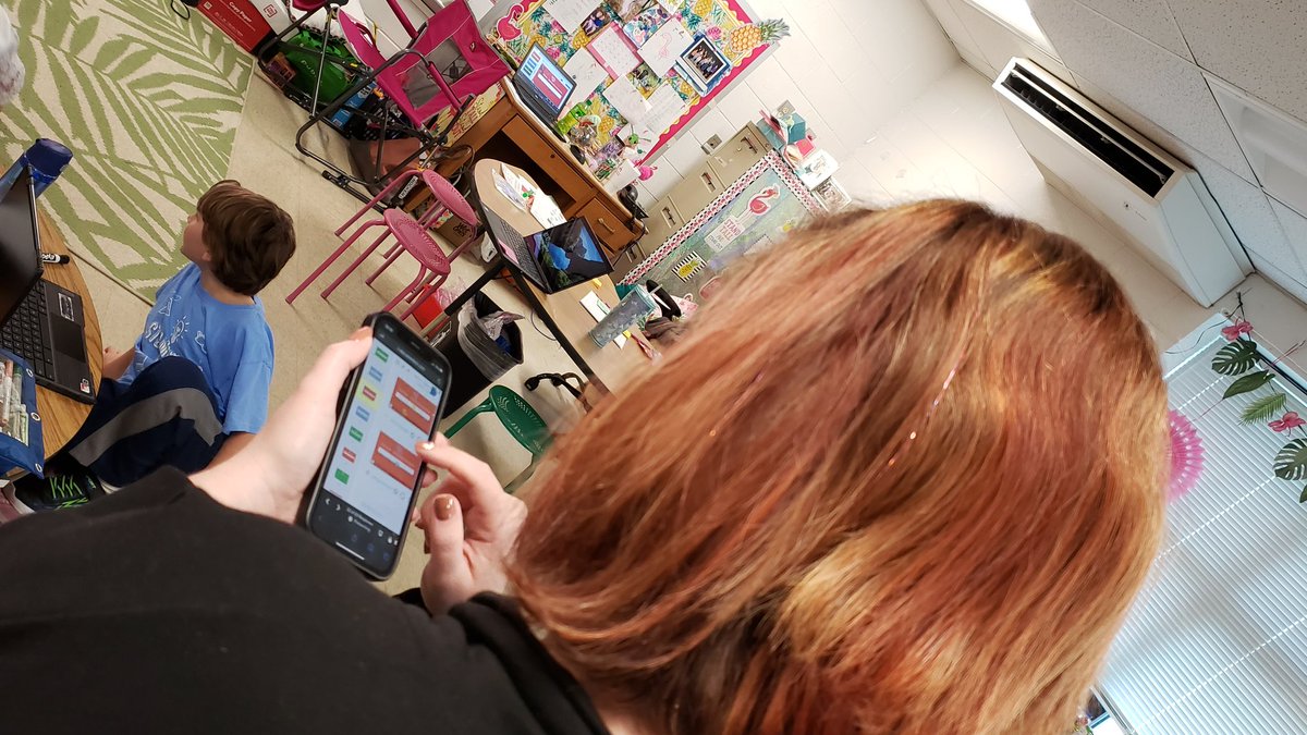 swilliams206's tweet photo. Ms. Graves and I co-taught a lesson on improper fractions by using the co-teacher feature of @PearDeck with her 3rd grades at @ForkShoalsES. #GCS1Vision1Voice #GCSPLI https://t.co/tN1s09h2aN