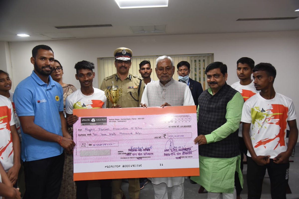 NitishKumar's tweet photo. राष्ट्रीय सब जूनियर (अंडर-14 बालक-बालिका) प्रतियोगिता में बिहार रग्बी दल का शानदार प्रदर्शन प्रशंसनीय है। बालिका एवं बालक दोनों वर्गों में प्रथम स्थान प्राप्त करने पर चैम्पियन टीमों को सम्मानित किया। https://t.co/7dFRZUyWjZ