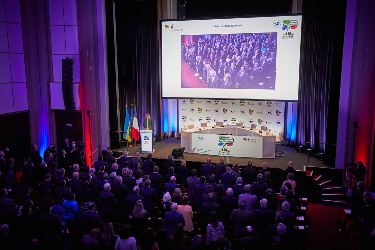 CNBarreaux's tweet photo. C'est la fin du #PrintempsDesAvocats. Une journée riche en émotions et des débats enrichis de nouvelles propositions pour favoriser l'accès au droit et préparer la justice de demain. 👏 Merci à nos speakers, invités et public pour avoir contribué à ce débat sur les #injustices. https://t.co/QQOBs8CpTu