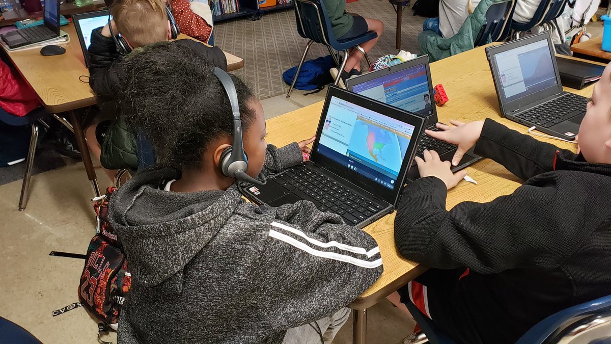 swilliams206's tweet photo. Using @PearDeck in 4th grade to cover weather and climate in Ms. Mullins class at @ForkShoalsES. #GCS1Vision1Voice #GCSPLI https://t.co/5uixCmnsUg