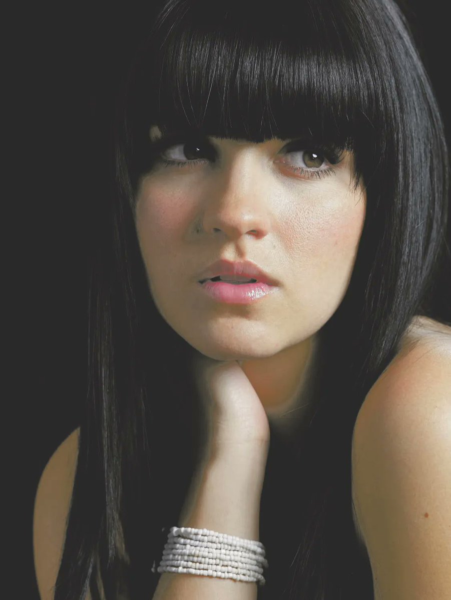 RBD_oficial's tweet photo. ¡Feliz cumpleaños @maiteperroni!
🥳🤩❤️
¿Cuál es tu momento favorito de Maite en RBD? 🎁 https://t.co/e0fxmodngI