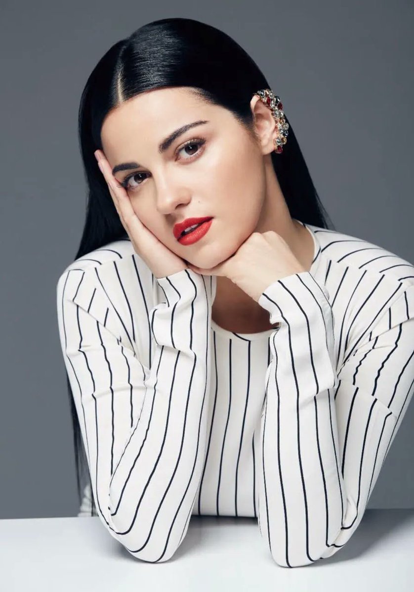 RBD_oficial's tweet photo. ¡Feliz cumpleaños @maiteperroni!
🥳🤩❤️
¿Cuál es tu momento favorito de Maite en RBD? 🎁 https://t.co/e0fxmodngI