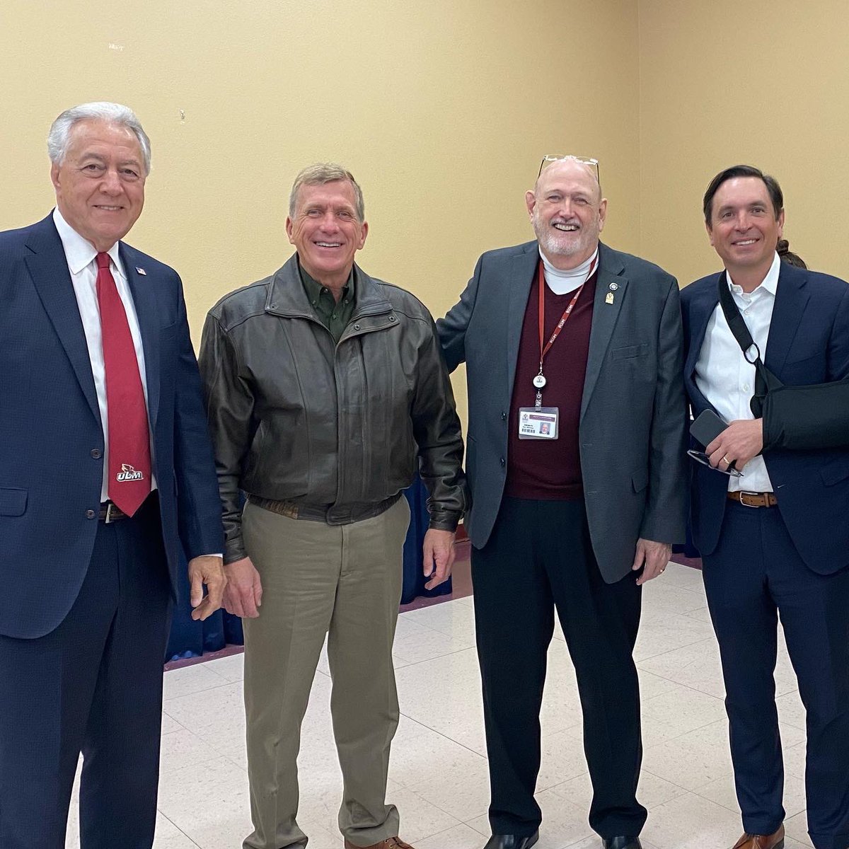 LABI_biz's tweet photo. Wrapping up our last few LIC Tour stops before the legislative session begins on Monday. Thank you to our friends at the @jeffersoncoc and @monroe_chamber for hosting us this week. We’re excited to work together as we kick off the 2022 session! #LICTour #LABI @stephenwags https://t.co/q6RLIjZp6t