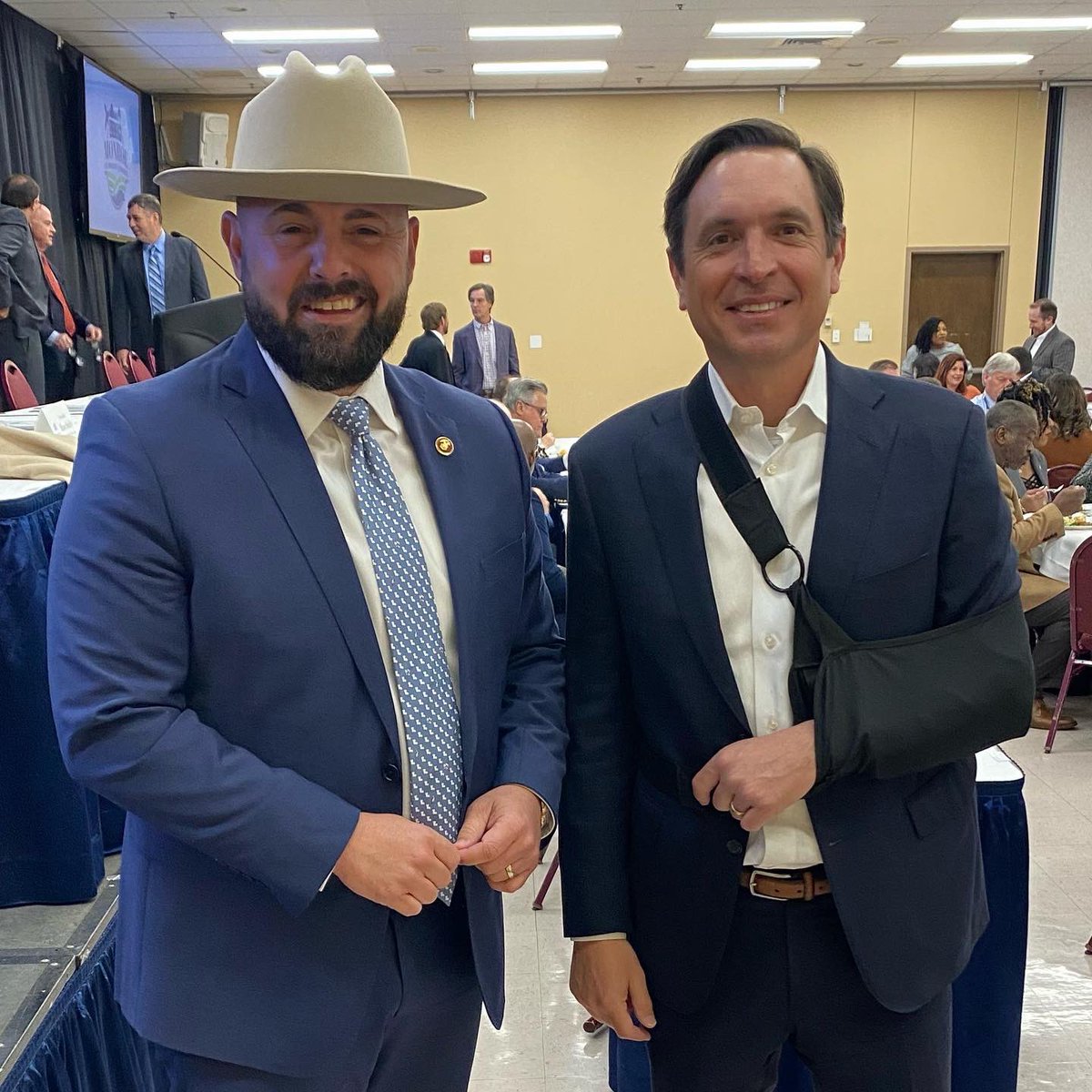 LABI_biz's tweet photo. Wrapping up our last few LIC Tour stops before the legislative session begins on Monday. Thank you to our friends at the @jeffersoncoc and @monroe_chamber for hosting us this week. We’re excited to work together as we kick off the 2022 session! #LICTour #LABI @stephenwags https://t.co/q6RLIjZp6t