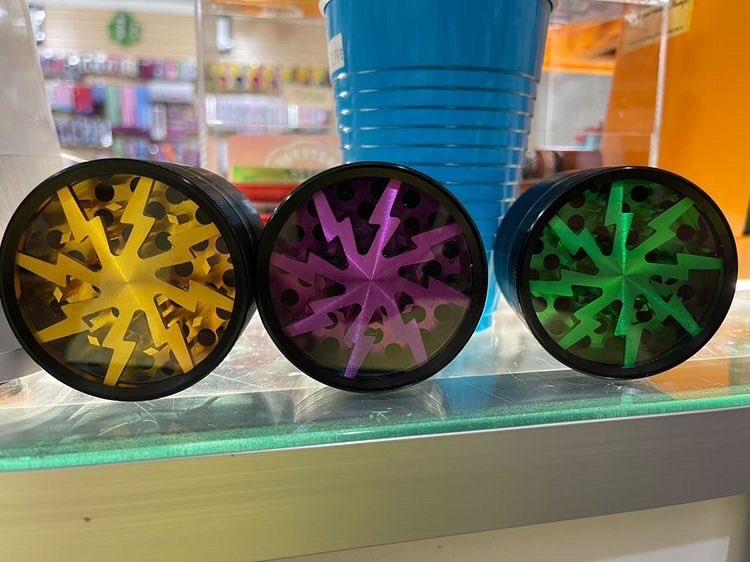 GetYoursStores's tweet image. Need a new grinder ? Yours just isn’t cutting it! Stop in to get yours and see all different colors and styles we offer! 🌿😶‍🌫️🍀

#grinders #diffstyles #lightinggrinder #getyours #opendaily #barrevt #getyourstoday #shoplocal