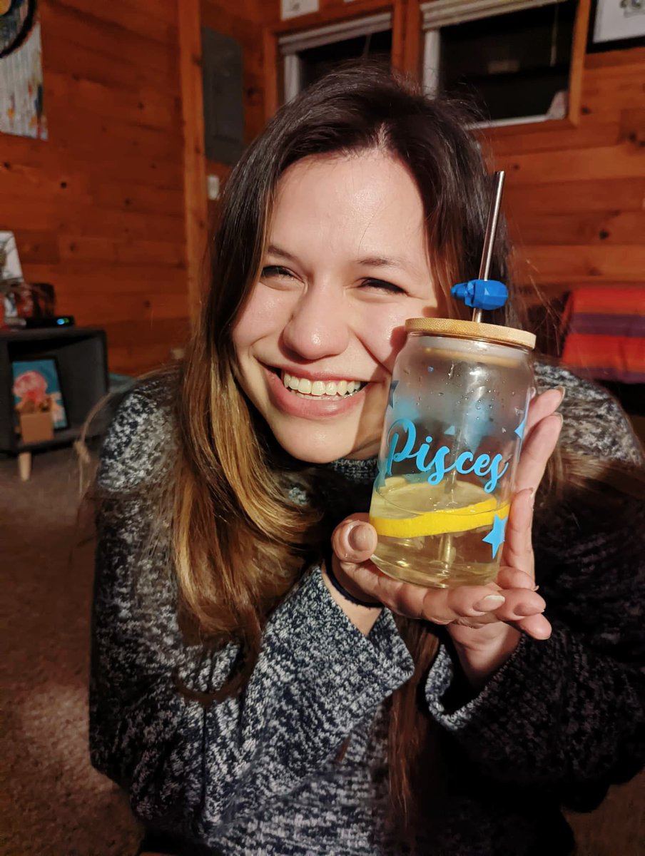 frandomize's tweet image. Oh, hey.. been awhile! Still here, still love you all, still smiling. Welcomed 32 yesterday! Feeling good good good. Hugs to you all!