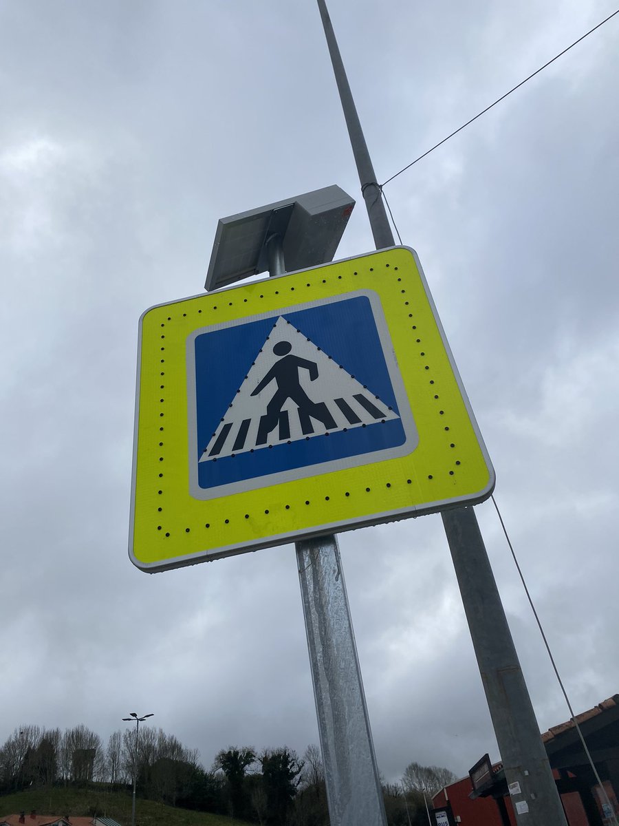 PSOECabezon_Sal's tweet photo. @aytocabezon cuenta desde hace días con nueva señalética en los pasos de peatones de la N634 gracias a @DelGobCantabria. Gracias @Ainoaqui por hacer posible ésta reivindicación que os habíamos trasladado. @F_JavierGI https://t.co/wt12yzwl3C