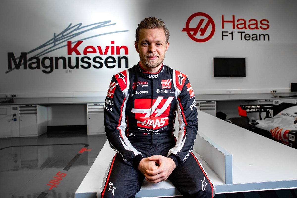 DriveMx1's tweet photo. Kevin #Magnussen regresa al #HaasF1Team 

El veterano piloto danés de #Formula1 ha firmado en un contrato por varios años con la escudería Haas

Magnussen conducirá el #VF22 por primera vez en la pretemporada en el Circuito Internacional de #Bahrein, del 10 al 12 de marzo. https://t.co/afjTklBqgV