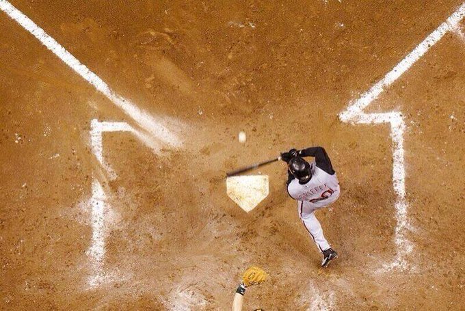 baseballinpix's tweet photo. Aerial view of Ken Griffey Jr’s swing. https://t.co/vQQXwYHQDt