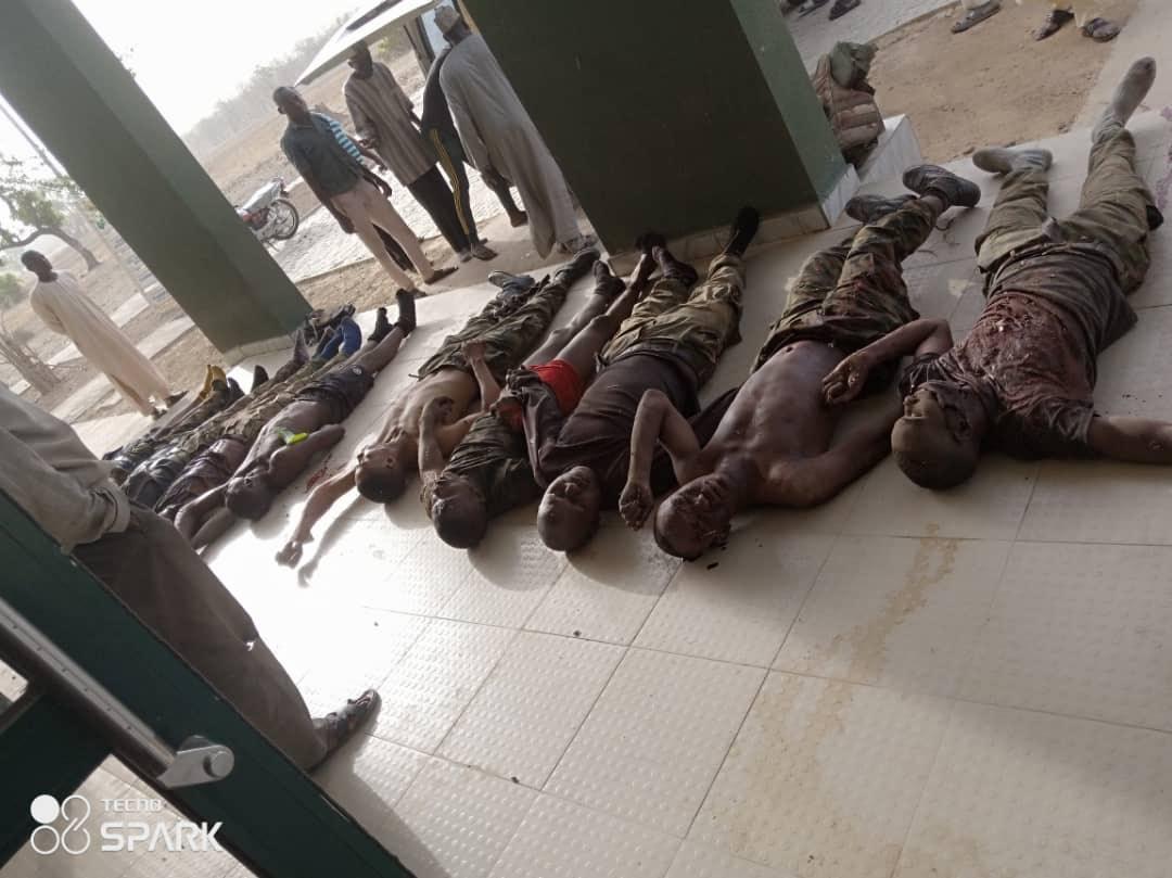SaharaReporters's tweet photo. UPDATE: Bandits Kill 15 Soldiers, Five Policemen, Burn Patrol Vans In Fresh Attack On Kebbi Communities | Sahara Reporters https://t.co/eiqx1nNY4A https://t.co/YgPZjDEd4i