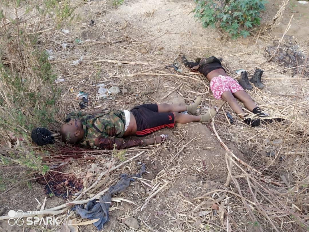 SaharaReporters's tweet photo. UPDATE: Bandits Kill 15 Soldiers, Five Policemen, Burn Patrol Vans In Fresh Attack On Kebbi Communities | Sahara Reporters https://t.co/eiqx1nNY4A https://t.co/YgPZjDEd4i