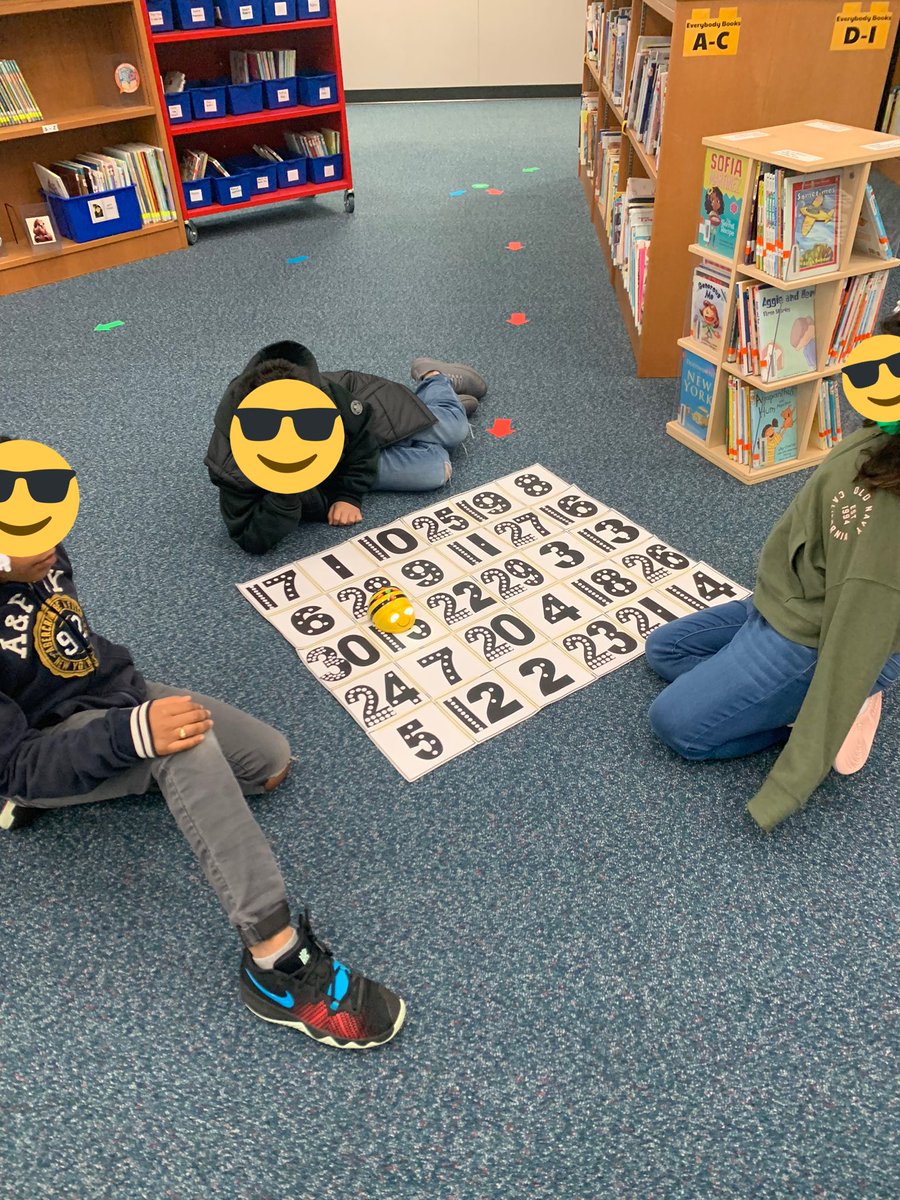 DonLevyAnne's tweet photo. So lucky to support students in Coding Club. @TippsElementary @feliciaawt @CyFairISD #tippstribe #allgreenhere #CFISDLibraries https://t.co/f5jg1z89Aw