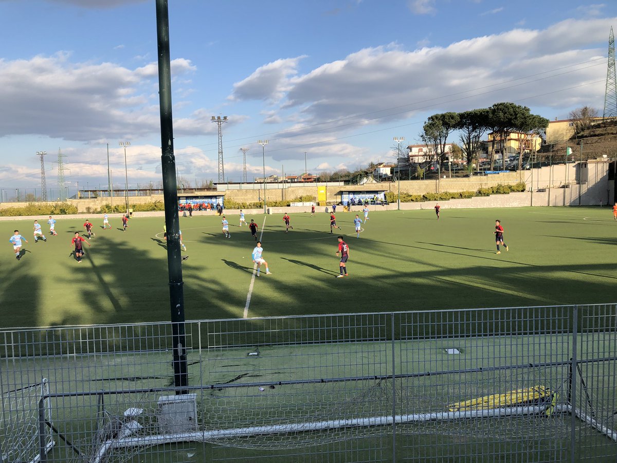 L’#Under17 del #Napoli batte i pari età del #Cosenza 3-1: doppietta del centravanti #Solmonte, la chiude #Milo nel finale dopo che #Anaclerio aveva accorciato le distanze <a href="/Iamnaples/">IamNaples.it</a>