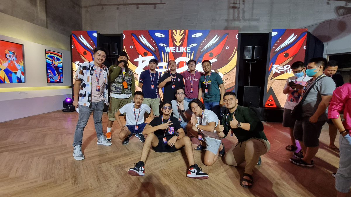 thegoldenowlNFT's tweet photo. Hi 🖐️ https://t.co/AwyB0Jes1X