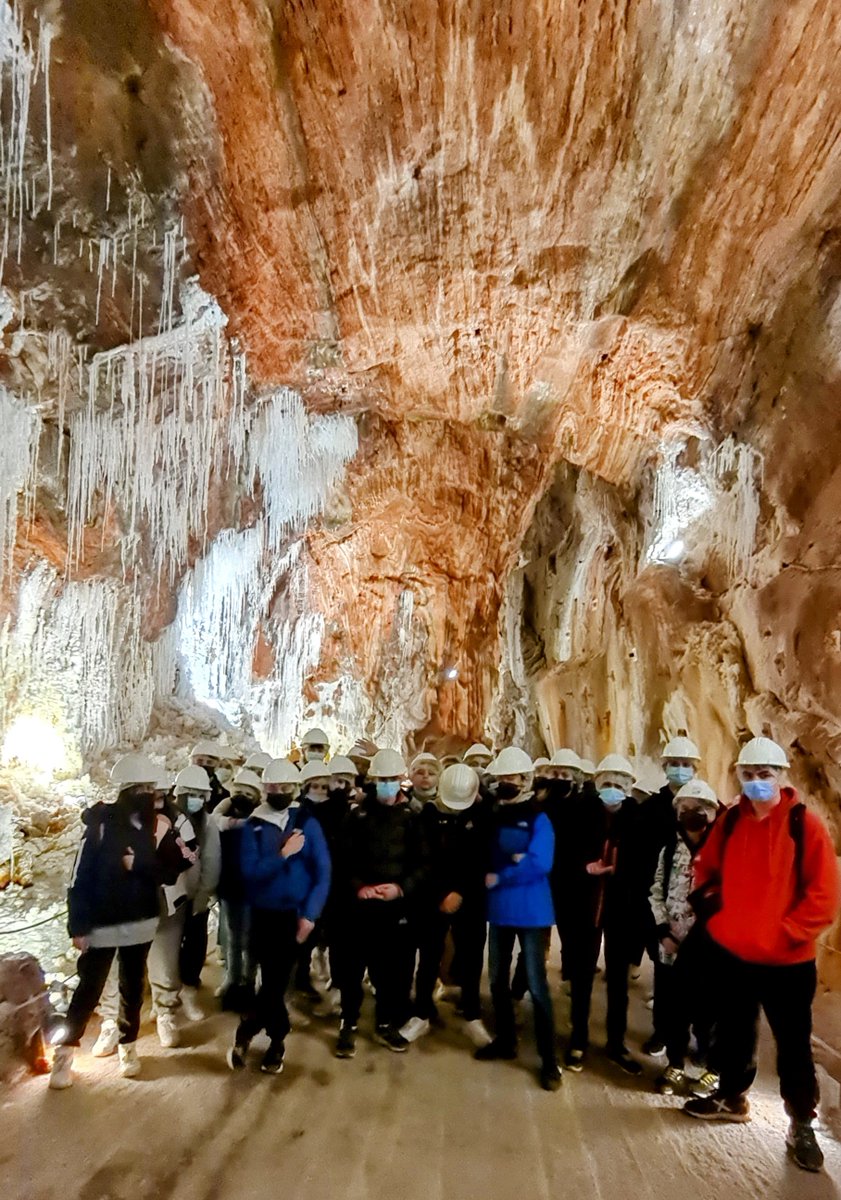 InsJaumeHuguet's tweet photo. Sortida a Cardona de 2n d’ESO en el marc del #TreballPerProjectes "Un dia a l'Edat Mitjana". Han visitat la vila medieval de Cardona i el Parc Natural de la Muntanya de Sal. #ProjectesJH @xarxaCb
➡️https://t.co/HQMLp3LBJY https://t.co/Q3IlX57CAF