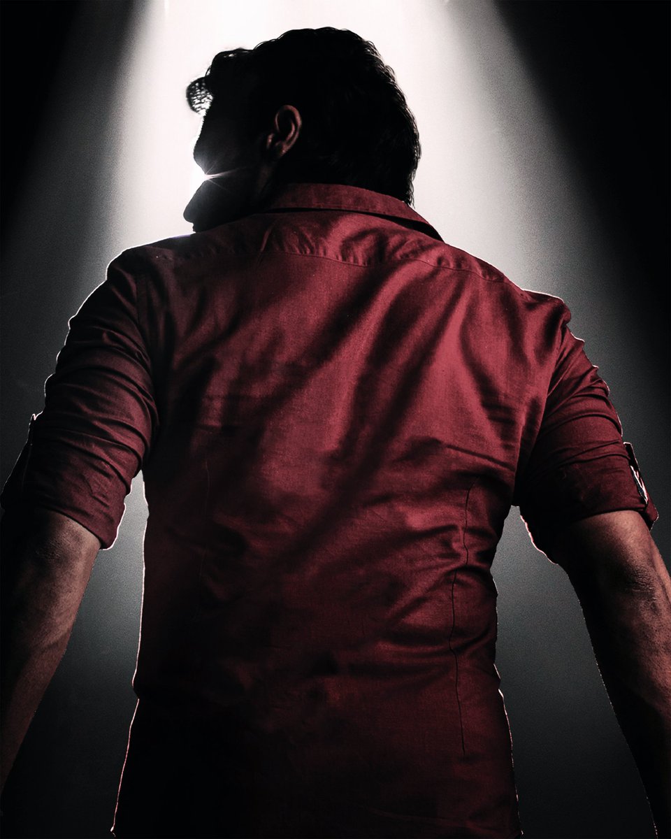 Tharani_RKT's tweet photo. Wanted to post this pic of mine On the day of #EtharkkumThunindhavan Release 🤩🤩 Now it's time!! Let me unleash the Cool suresh inside me 😎🔥🤘 I should say after Kaapaan I'm too much Excited for ET 🗡
#ETfromTomorrow
#VaadiVaasal @Suriya_offl https://t.co/dDmYb36t1a