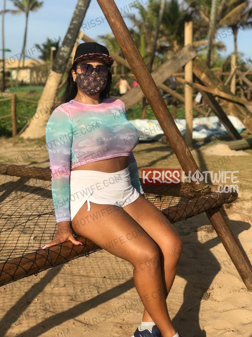 V&iacute;deo novo dispon&iacute;vel no nosso site. Vai l&aacute; conferir  Lembrando que pagamento por PIX tem libera&ccedil;&atilde;o IMEDIATA<a href="/tag/corno"class="tags"><span>#corno</span></a><a href="/tag/krisshotwife"class="tags"><span>#krisshotwife</span></a>