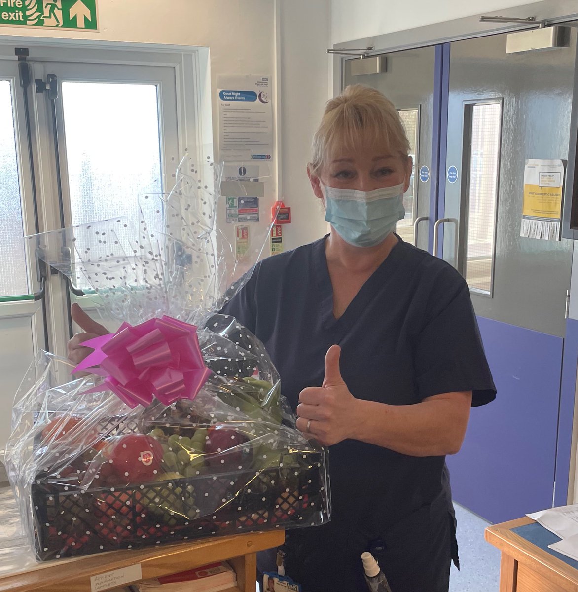 ksashcroft's tweet photo. So lovely to see one of our well-being champions, Andrea Rostron receive a lovely reward for helping others #thankyou #NHS #wellbeing @wwl_staffeng @WWLNHS #HappyStaffHappyPatients https://t.co/NnKzcYpUdO