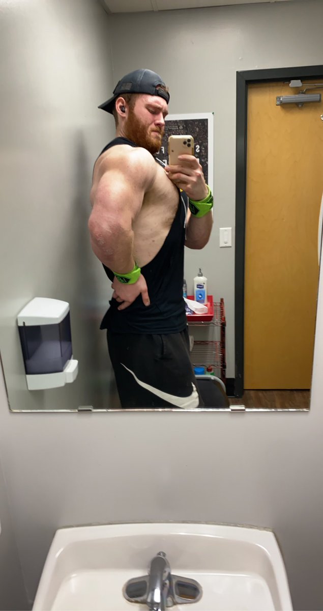 StormzyOTG's tweet photo. Couple progress pics in middle of this cut I’m doing, then we start really putting the mass on. Currently 243 lbs https://t.co/TtJv7MVBCq