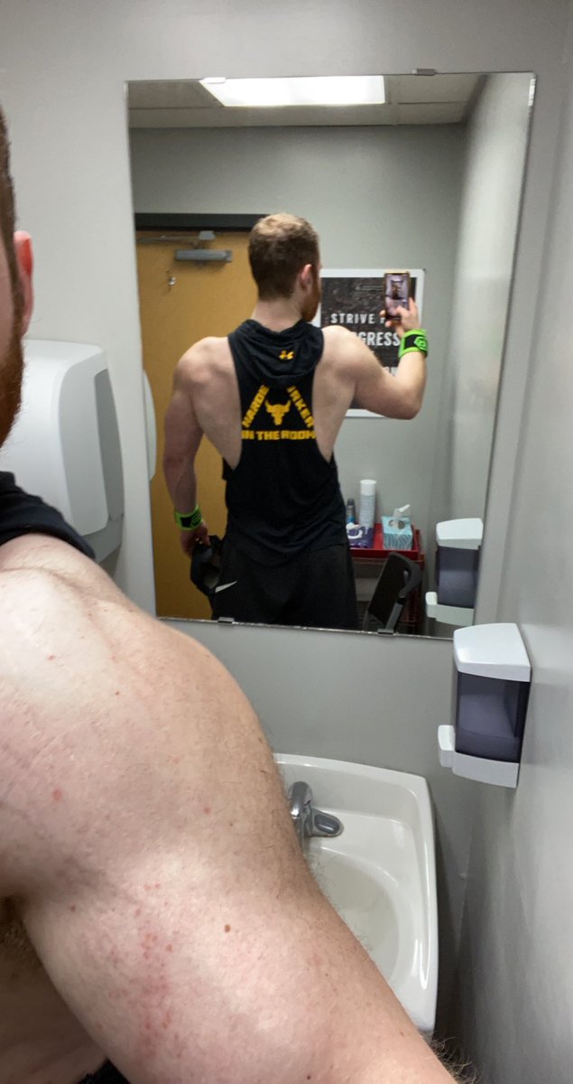 StormzyOTG's tweet photo. Couple progress pics in middle of this cut I’m doing, then we start really putting the mass on. Currently 243 lbs https://t.co/TtJv7MVBCq