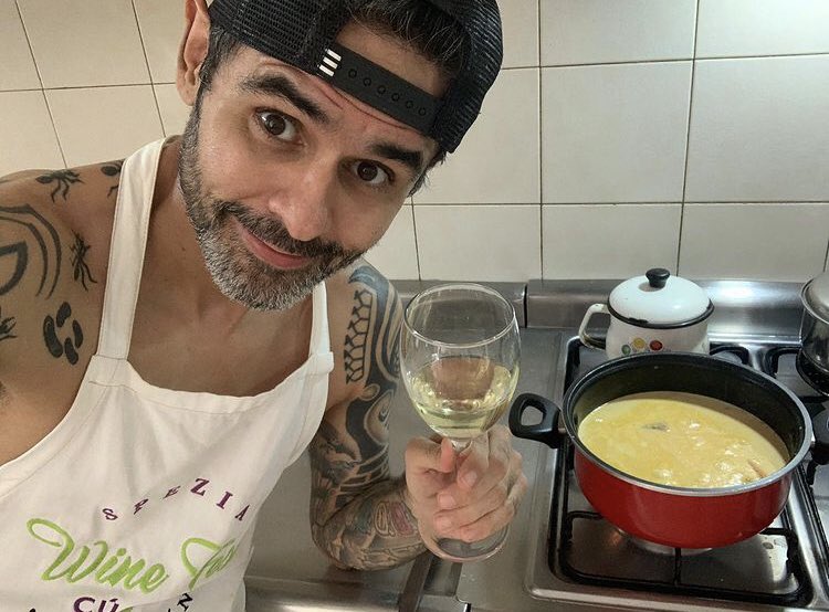 EspinosaMike1's tweet photo. Good Morning y'a Mmmmmmmmmm i've come to use my magical abilities here !! 🖐Thanks to momma for the learning and Kudos to me applying it good for my best outcome 🥘😋Foodie Wednesday😋😋😋 #FoodieBeauty #food #delicious https://t.co/uSCEywY4UD