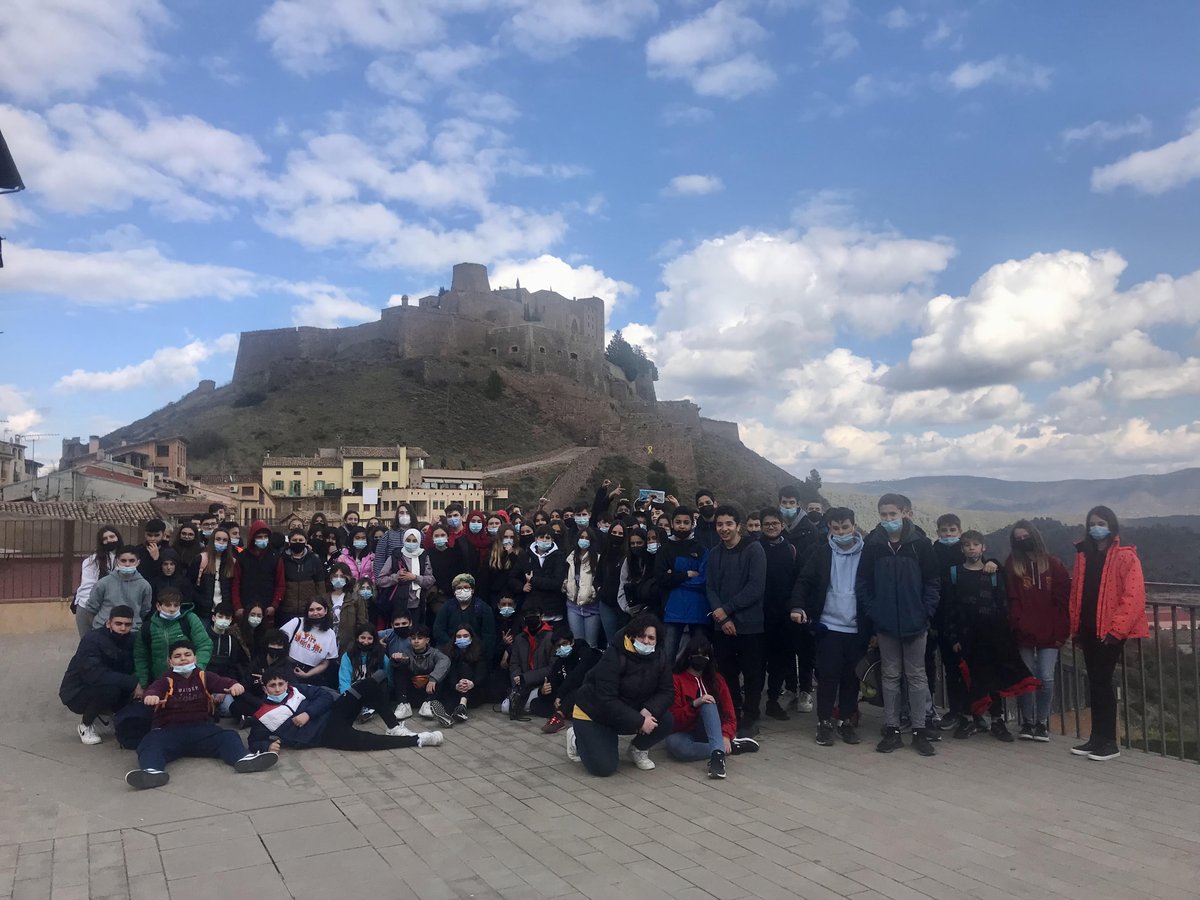InsJaumeHuguet's tweet photo. Sortida a Cardona de 2n d’ESO en el marc del #TreballPerProjectes "Un dia a l'Edat Mitjana". Han visitat la vila medieval de Cardona i el Parc Natural de la Muntanya de Sal. #ProjectesJH @xarxaCb
➡️https://t.co/HQMLp3LBJY https://t.co/Q3IlX57CAF