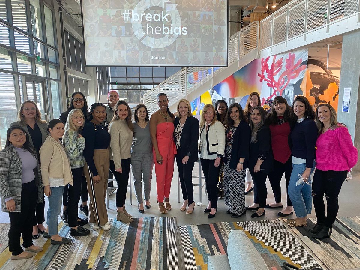 Angela_M_Guzman's tweet photo. A proud moment bringing together my CEO #JackiKelley and personal mentor and friend @cnsimmons for #IWD2022 at @dentsuintl - these ladies are #BreakingTheBias daily and empowering women (and men) along the way. My cup is full. 💫

#dentsuproud #ItTakesTwo #backinmyelement https://t.co/A1NZaf3zbu
