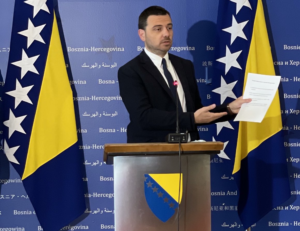 SasaMagazinovic's tweet photo. 🇧🇦 Predstavnicki dom UKINUO AKCIZE na gorivo. Hvala svima na podrsci. Pozvali smo Dom naroda da odmah zakaze sjednicu i potvrdi odluku.
👉 Pozivam sve na solidarnost, a institucije na odgovoran rad kako bi prebrodili ova ekonomski teska vremena.
💪 Idemo dalje 💪 https://t.co/1ykJmSIo2Q