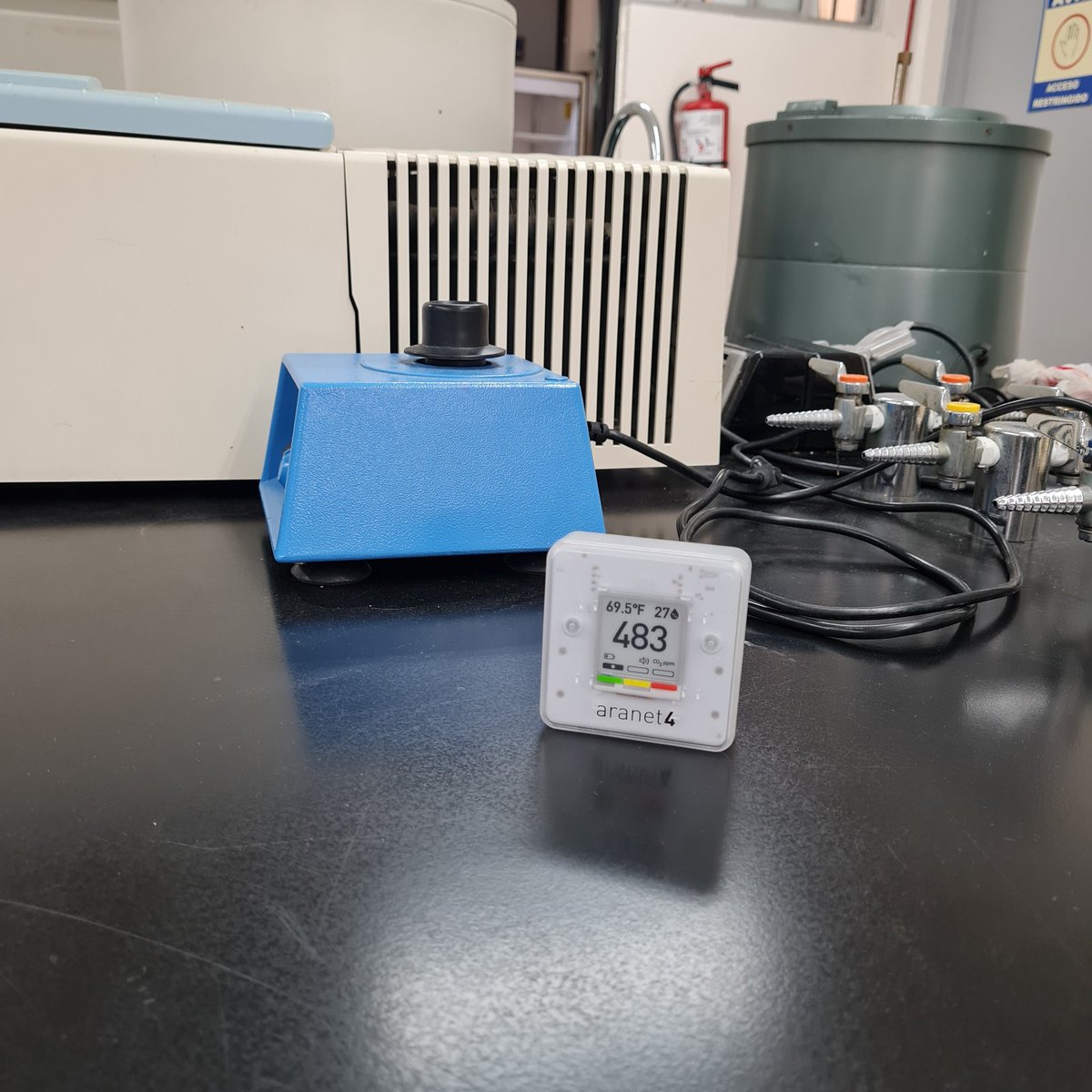 Mi deseo es que todas las aulas educativas de México tengan estas condiciones de calidad de aire que tenemos en Lab. de Bioquímica de #Unison, 2 extractores de aire encendidos, ventanas y puertas abiertas, solo 11 personas, todas con 😷bien ajustado ✅✅✅