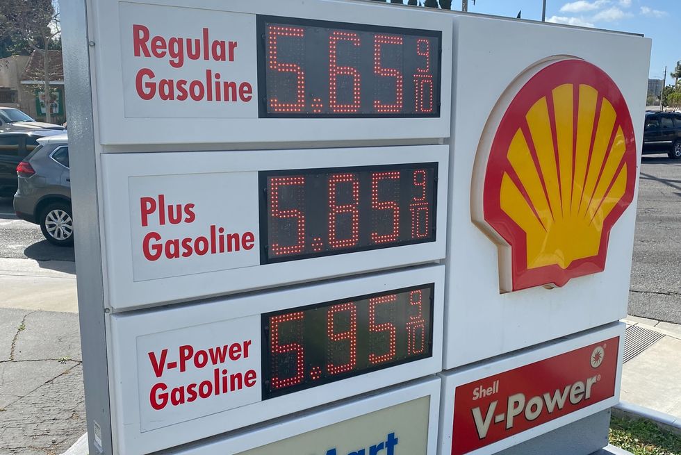 AutoReliant's tweet image. U.S. Gas Prices Are Skyrocketing—How Much Worse Will It Get? The average U.S. gas price is now $4.17, the highest ever, and in some places, it's already well into the $5 and even $6 range. #Gas #GasPrices #US buff.ly/3vVskdH