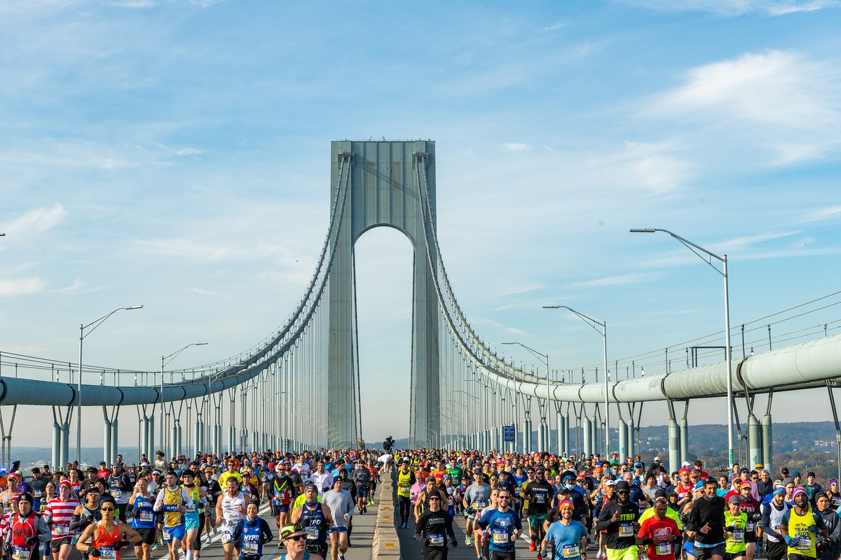 nycmarathon's tweet photo. It will inspire you. It will surprise you. It will move you. 
 
Your journey to the start line on Nov 6 begins today. Apply or claim your guaranteed entry for the 2022 #TCSNYCMarathon now through March 23: https://t.co/q3nlnyLLOY https://t.co/UVS6C5Gzu3