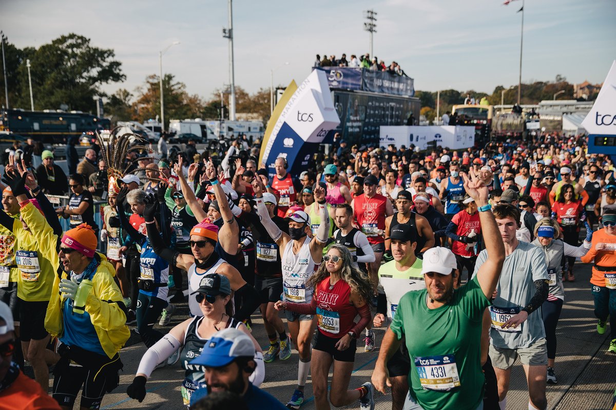 nycmarathon's tweet photo. It will inspire you. It will surprise you. It will move you. 
 
Your journey to the start line on Nov 6 begins today. Apply or claim your guaranteed entry for the 2022 #TCSNYCMarathon now through March 23: https://t.co/q3nlnyLLOY https://t.co/UVS6C5Gzu3