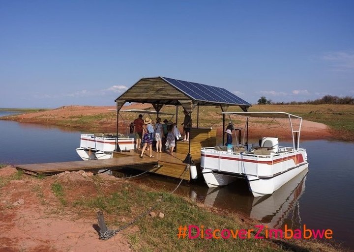 Gary161718's tweet photo. It takes 45 min by boat from mainland to Fothergill Island.
Lake Kariba 🇿🇼. 
#DiscoverZimbabwe
#OurZimbabwe https://t.co/RaF79fcBX6