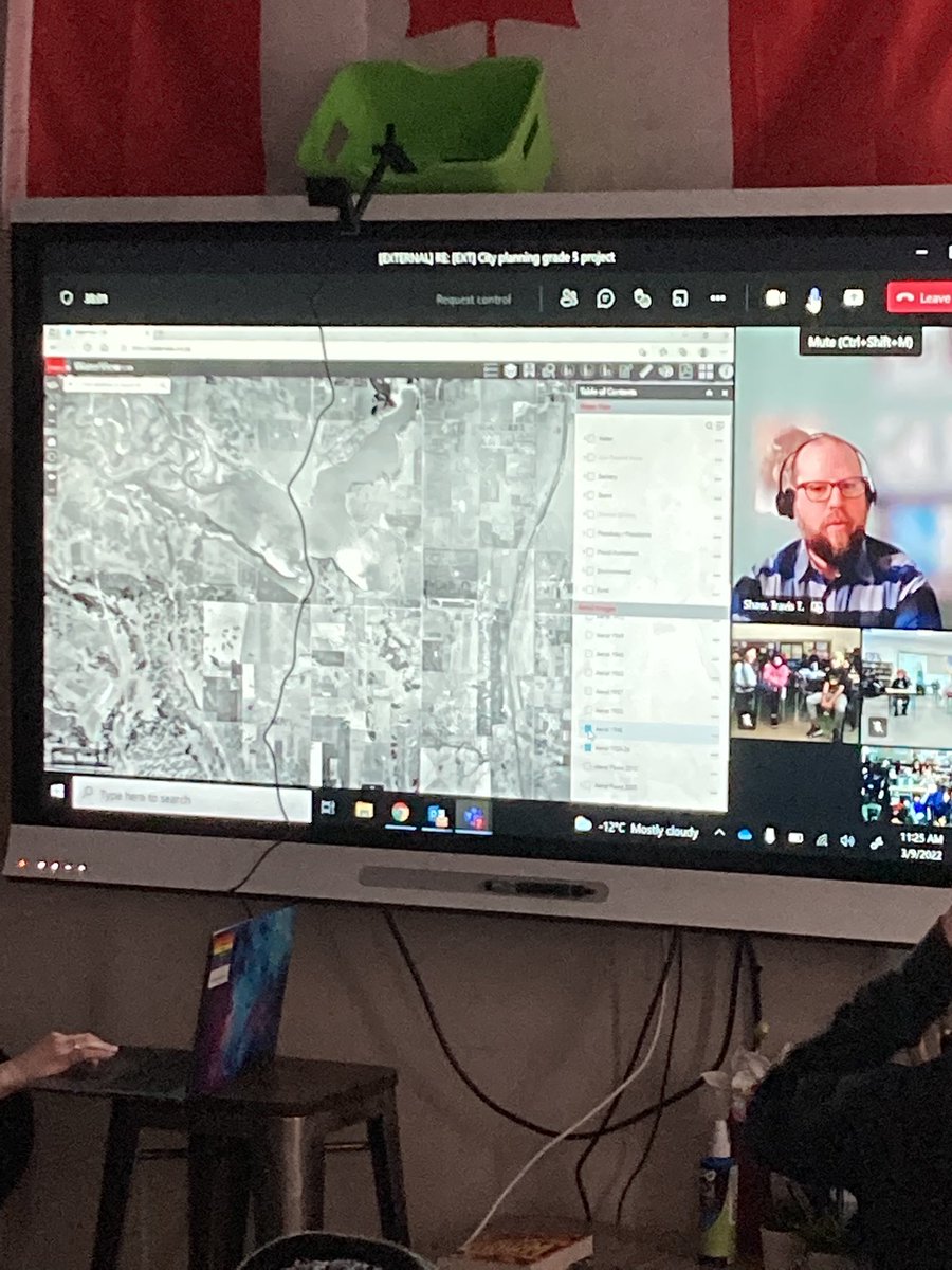 Gr5ScienceKids's tweet photo. @Gr5ScienceKids from @WeAreLouisCBE talking with Mr. Shaw about city planning as we prepare to rebuild after the Zombie Apocalypse! https://t.co/LzldQB39wE