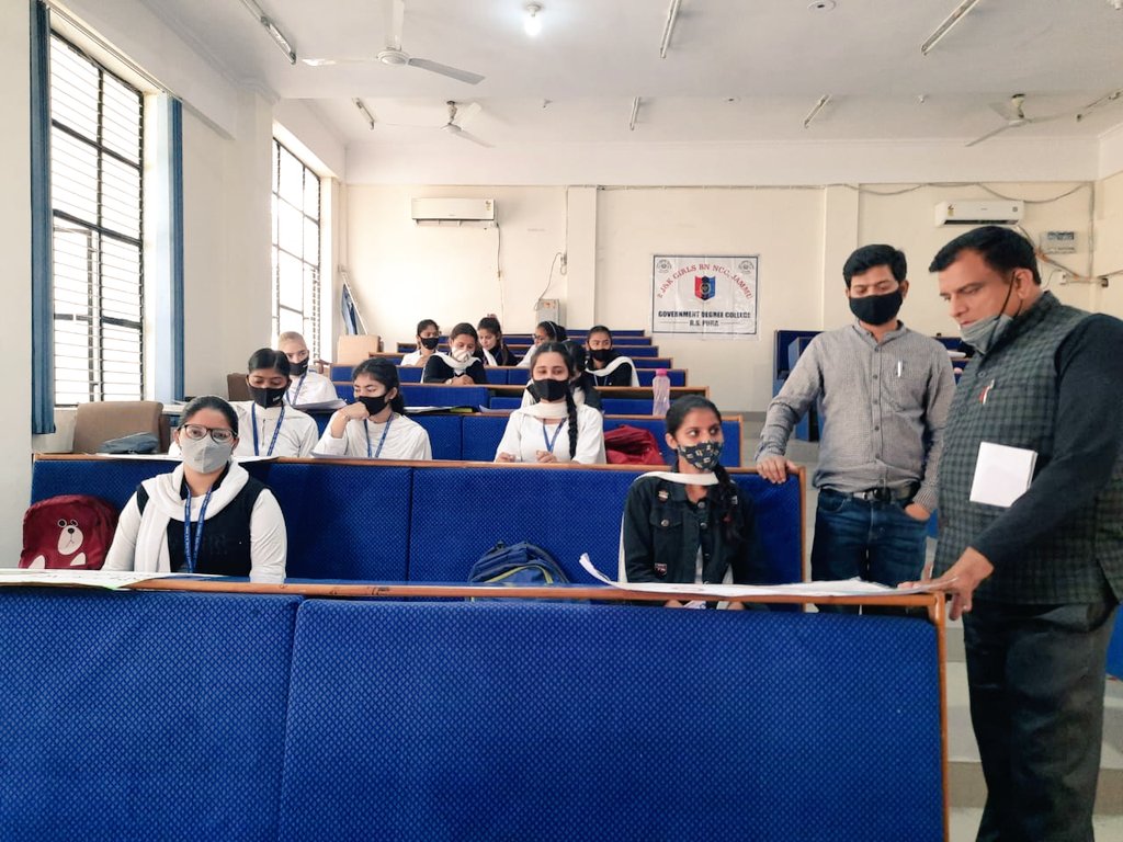 GDC_RS_Pura_NCC's tweet photo. NCC SW Cdts (2J&amp;K Girls BN) from GDC RS Pura,Jammu participated in poster making competition on 'National No Smoking Day'.
@DteJKL 
@HQ_DG_NCC 
@RanjanMahajan6 
@adgpi https://t.co/oP8yJUMWkm
