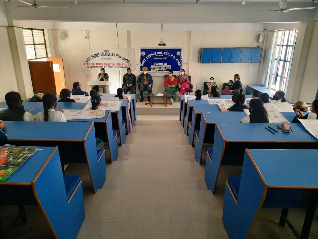 GDC_RS_Pura_NCC's tweet photo. NCC SW Cdts (2J&amp;K Girls BN) from GDC RS Pura,Jammu participated in poster making competition on 'National No Smoking Day'.
@DteJKL 
@HQ_DG_NCC 
@RanjanMahajan6 
@adgpi https://t.co/oP8yJUMWkm