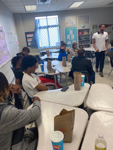 MrsJacksonSEC's tweet photo. Thank you to the Long County High ECE Team for hosting this wonderful event informing students on the appropriate use of social media! Thank you Professor Drummer for taking the time out to share your knowledge with our students! @LongCoSchools https://t.co/kEKE23XqsG
