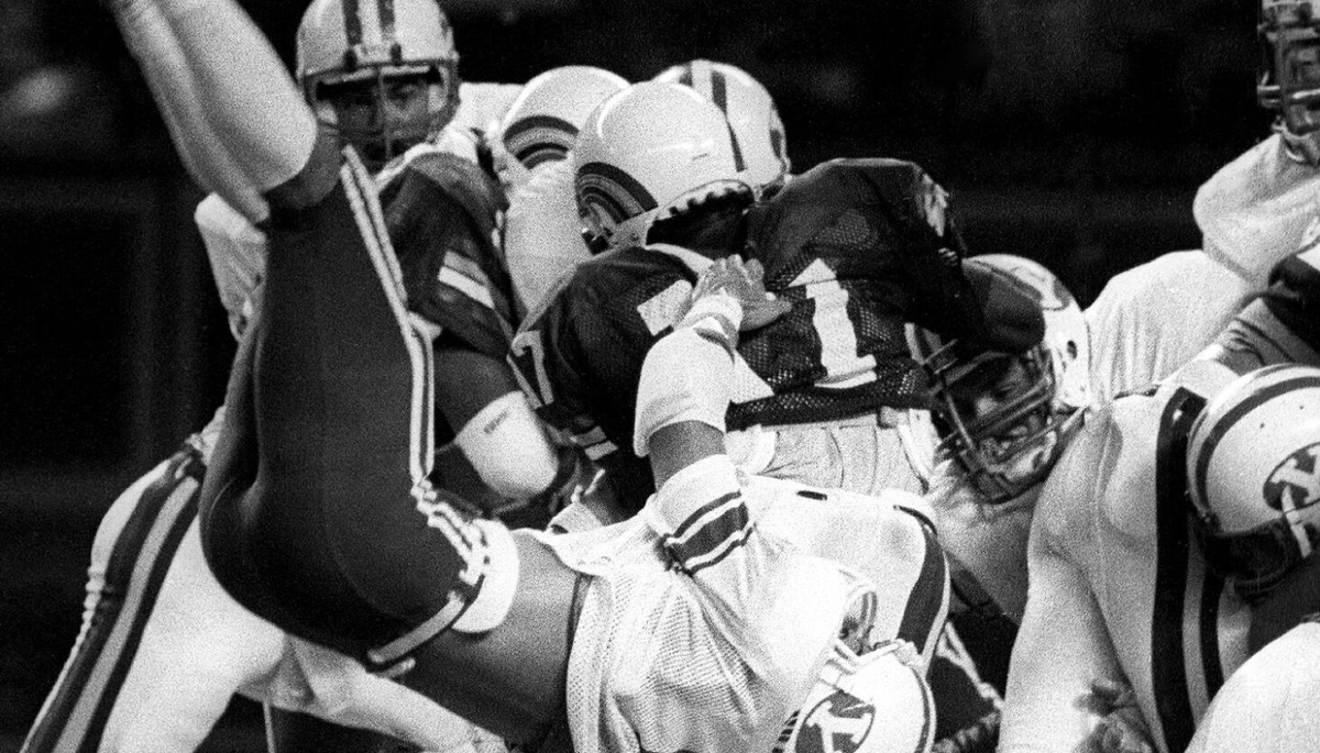 ByuPlayer's tweet photo. Kyle Morrell, 81-84. 6'2" 191lbs DB Bountiful, UT

Morrell did it all on defense. The 1st team All-American finished with 232 tackles, 7 interceptions, and 2 sacks

On 9/22/84, Morrell saved a Nat. Champ with a front-flip goal-line tackle against Hawaii

#BYUFootball #RIPKyle❤️ https://t.co/ta21vlgeBp