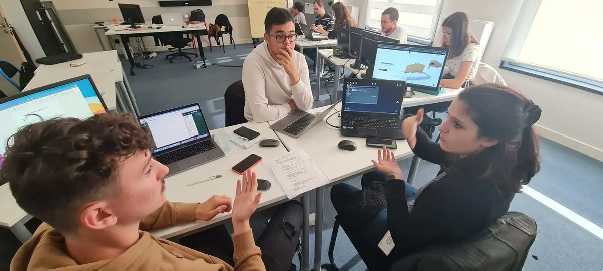 4️⃣🧡[#CoupdeFlash] <a href="/Sourdoues/">Sourdoués</a> forme les personnes sourdes aux métiers du #Numérique
buff.ly/3pNql7o v/ <a href="/bymaddyness/">Maddyness</a>

💬  Ses formations certifiantes en langue des signes sont adaptés aux métiers de #WebDesigner ou #DéveloppeurWeb

#TransfoNum 
#FlashTweet⚡️