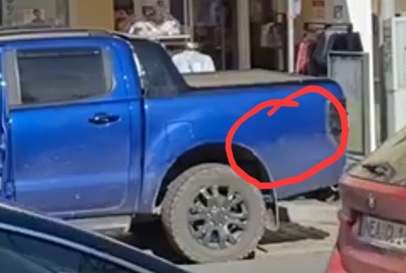 Was meint ihr, idealer Luftdruck Reifen hinten sieht auch anders aus oder? Ist unten nicht mehr ganz rund und ein wenig bauchig nach aussen. 
Oder sind das Geländereifen, die sowas machen? 
Nicht den höchsten IQ in Autoreifen