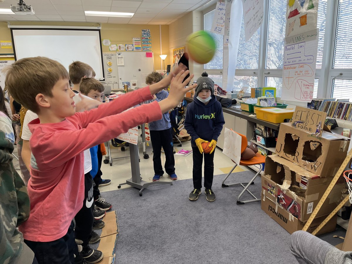 cherokee3A's tweet photo. We had a blast at the 4th grade cardboard carnival today! 🎟🎢 @Jgregory396 #cherokeeinspires https://t.co/l2rm2WsODT