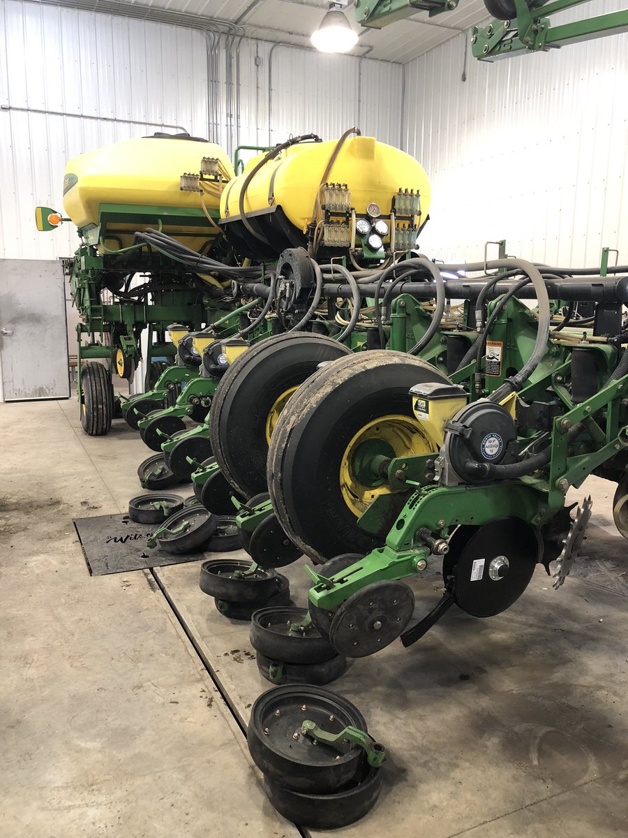Jwilson379's tweet photo. Planter prep 🌱 https://t.co/jd5PCjLSPq