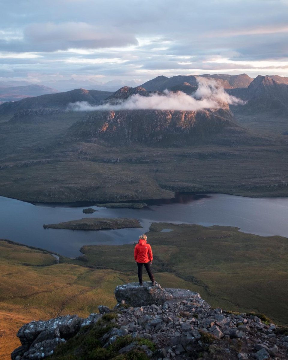 VisitScotland's tweet photo. Who would YOU take on an adventure around #Scotland? 🙋‍💕 #ScotlandisCalling 

📍 Stac Pollaidh, North West Highlands Geopark 📷 G/rolling_sloane #UNESCOTrail https://t.co/rLBvvvJlhw
