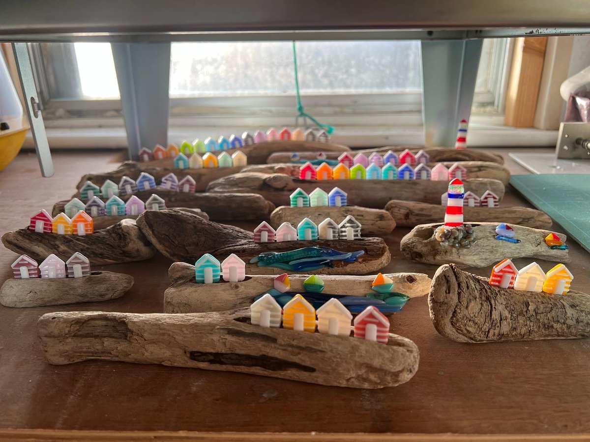 LlysyFranLake's tweet photo. Here’s a sneak peek at some of the stalls who are attending Llys Y Frân’s Spring Fair this weekend…
12 & 13 March
https://t.co/8RF9OeFPFt
https://t.co/nlzNGhhEg8
➡️https://t.co/4yoKdwauCe
#welshcrafts #springfair2022 #welshart #westwalescraft https://t.co/MldCvYrnAz