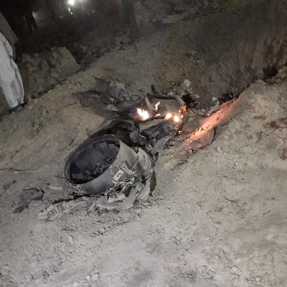 ShezaUmbreen's tweet photo. Reports of #Pakistani aircraft crash in #MianChannu. Possible UAV being used for training purposes crashed, definitely not an aircraft. Very small wreckage for fighter jet or newbie trainer aircraft. No casuality reported, and for bloody #indians Tea is always ready https://t.co/h4vUl8j1zY