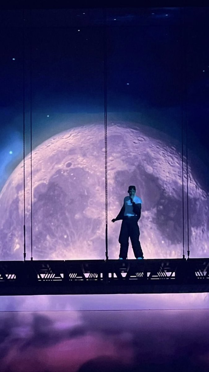 justin bieber’s moon aesthetic >>>