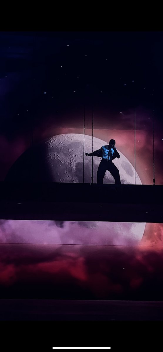 beliebinteam's tweet photo. justin bieber’s moon aesthetic >>> https://t.co/N5sMK6je11