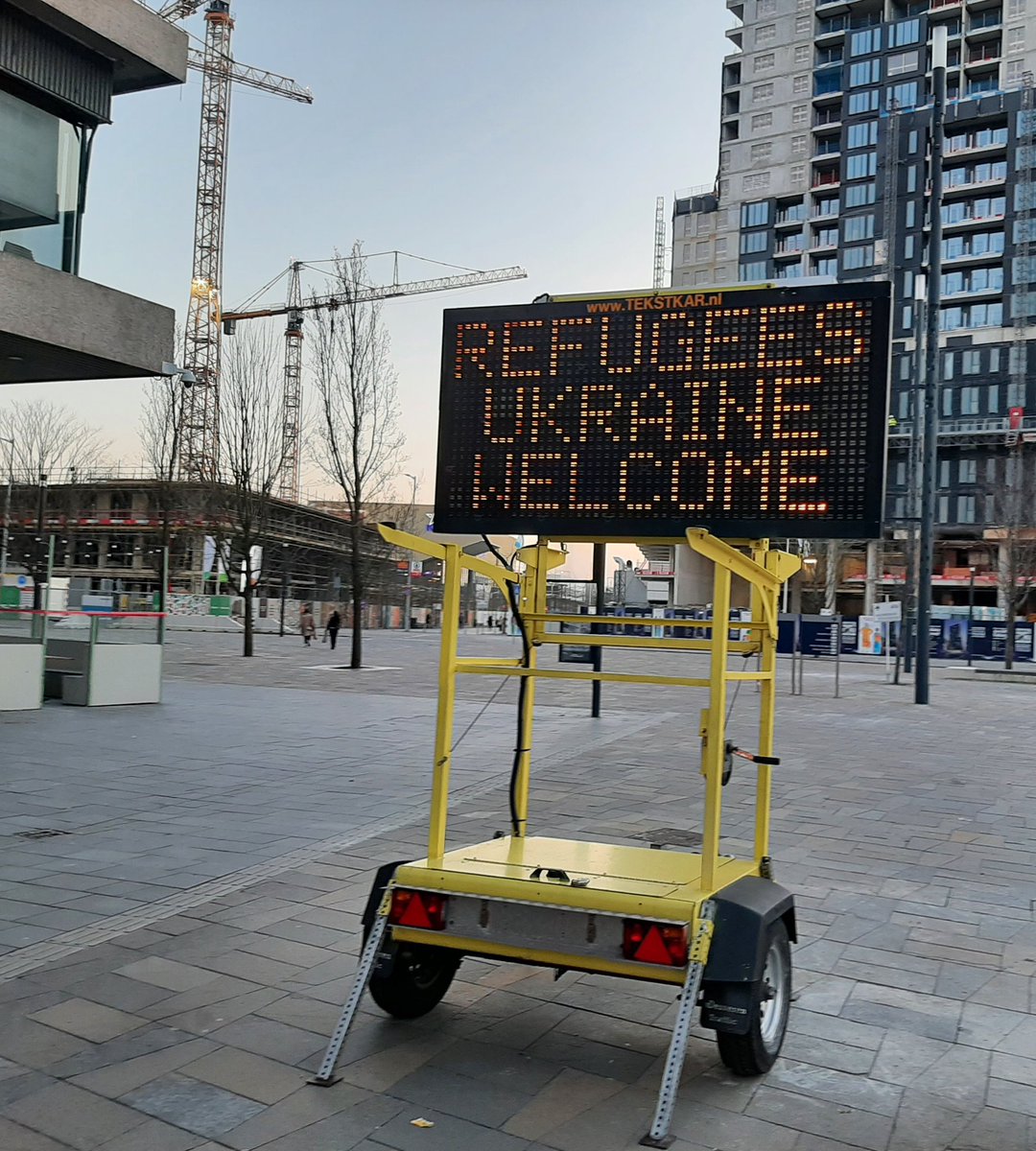 Op weg naar locatie noodopvang Jaarbeurs vanaf #Utrecht CS #welkom