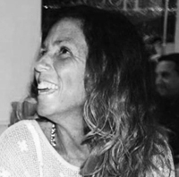 uchileradio's tweet photo. HOY en @vuelanlasplumas, @vivian_lavin conversa con Berta Concha sobre libros publicados por mujeres. Además, la ilustradora Yael Frankel comenta el libro "¿Qué tiene un bosque?" de Claraboya Ediciones. Desde las 17 hrs.
 
📻 102.5 FM
💻 https://t.co/YoY22bCsId https://t.co/qn7nRkBcRD